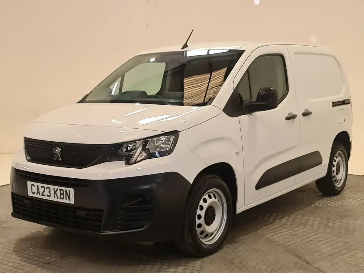 Usado Peugeot Partner Premium 100 HP (73 kW) 2023 Branco Monovolume