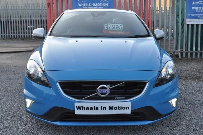 Used Volvo V40 R-Design 122 HP (89 kW) 2016 Blue Hatchback