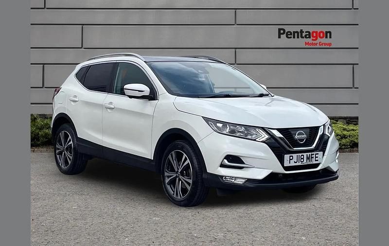 White Used 2018 Nissan Qashqai N-Connecta SUV | £9,995 (Good price) - Image 1/4