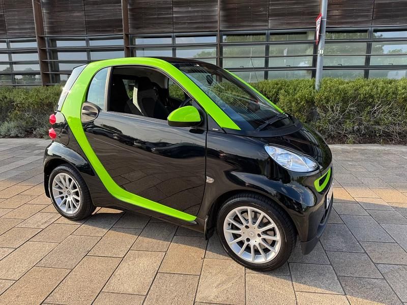 Black Used 2011 Smart ForTwo Coupé Passion Coupe | £3,995 (Fair price) - Image 1/4