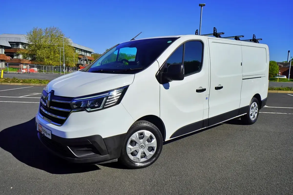 Begagnad Renault Trafic 130 HK (95 kW) 2023 Vit