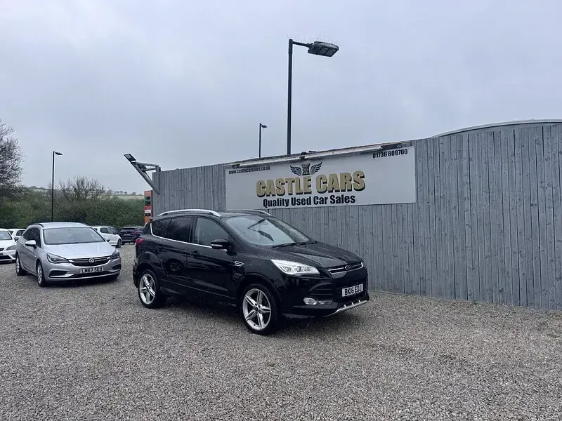 Usado Ford Kuga Titanium X 180 HP (132 kW) 2016 Preto SUV