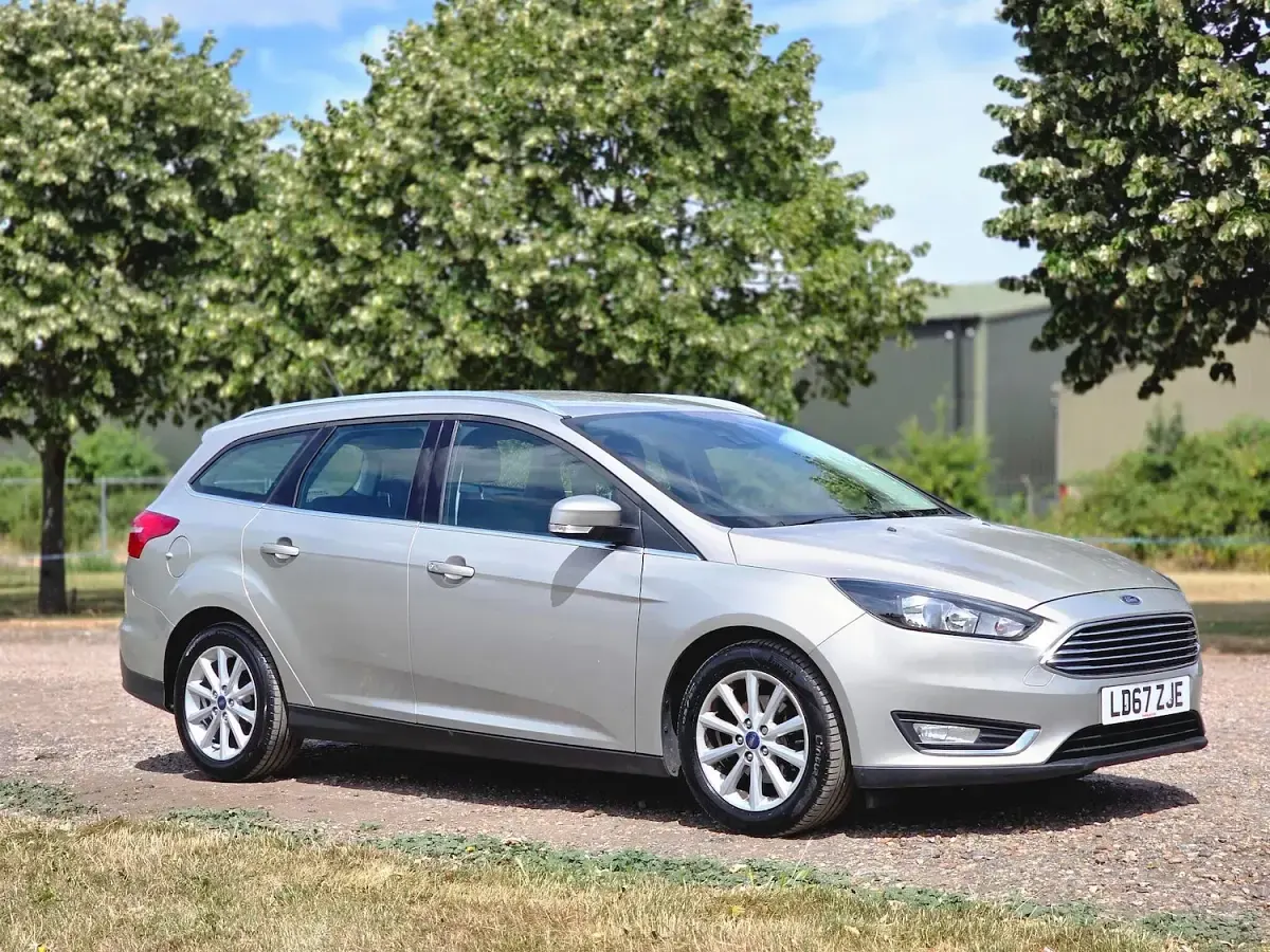 Used Ford Focus Titanium 125 HP (91 kW) 2017 Silver Estate
