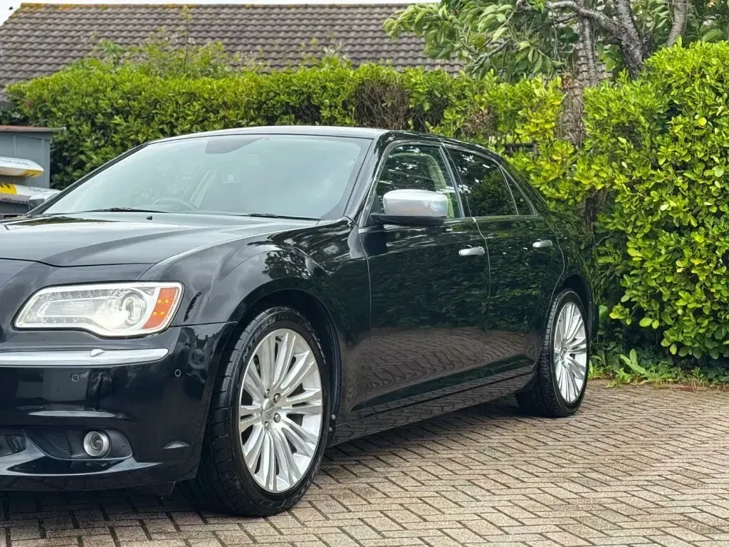 Used Chrysler 300C 286 HP (210 kW) 2015 Black Sedan