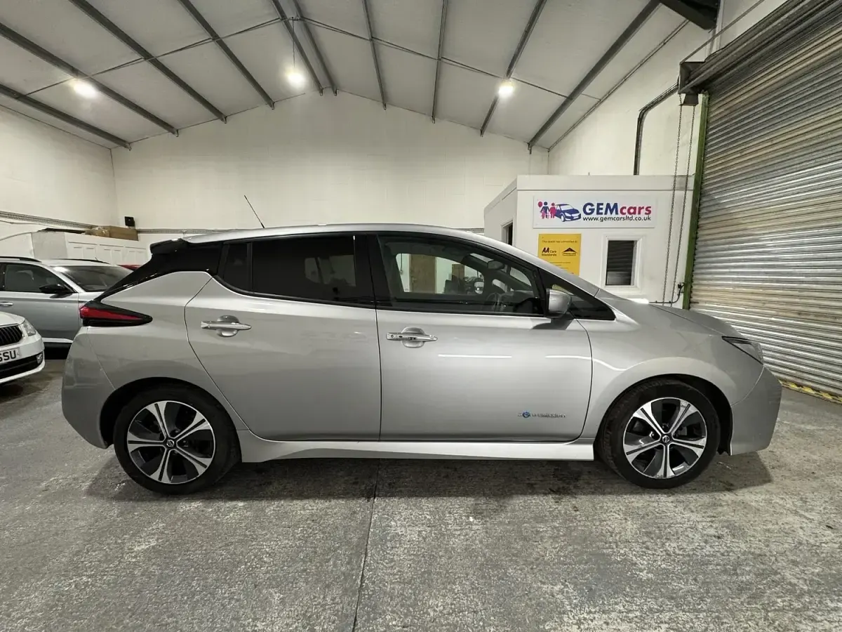 Used Nissan Leaf Tekna 39 kW (54 HP) 2018 Silver Hatchback