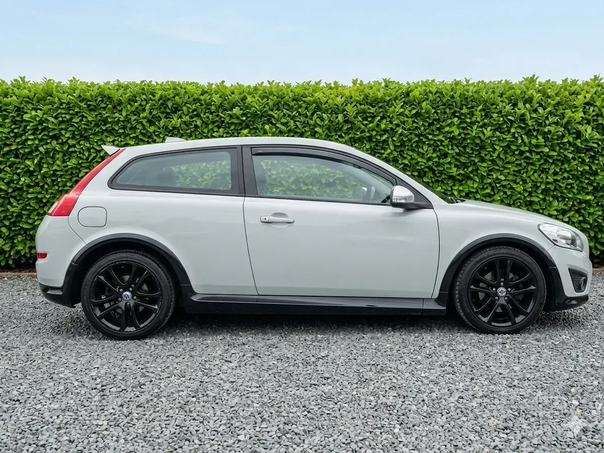 Used Volvo C30 R-Design 145 HP (106 kW) 2012 White Hatchback
