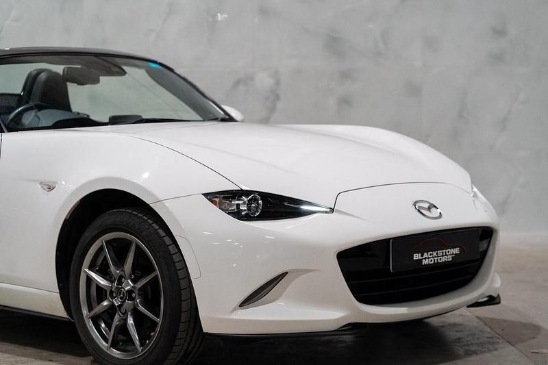 Usado Mazda MX5 Exclusive-Line 132 HP (97 kW) 2023 Branco Cabrios