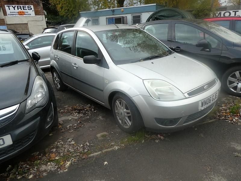 Silver Used 2006 Ford Fiesta Ghia Hatchback | £895 (Fair price) - Image 1/4