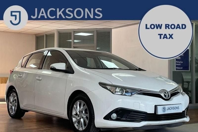 White Used 2016 Toyota Auris Hatchback | £6,920 (Fair price) - Image 1/1