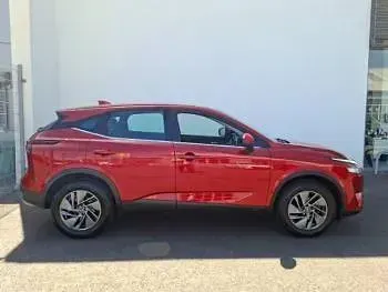 Used Nissan Qashqai Acenta Premium 140 HP (102 kW) 2022 Red SUV