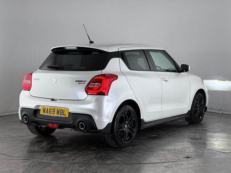 Used Suzuki Swift Sport 140 HP (102 kW) 2019 White Hatchback