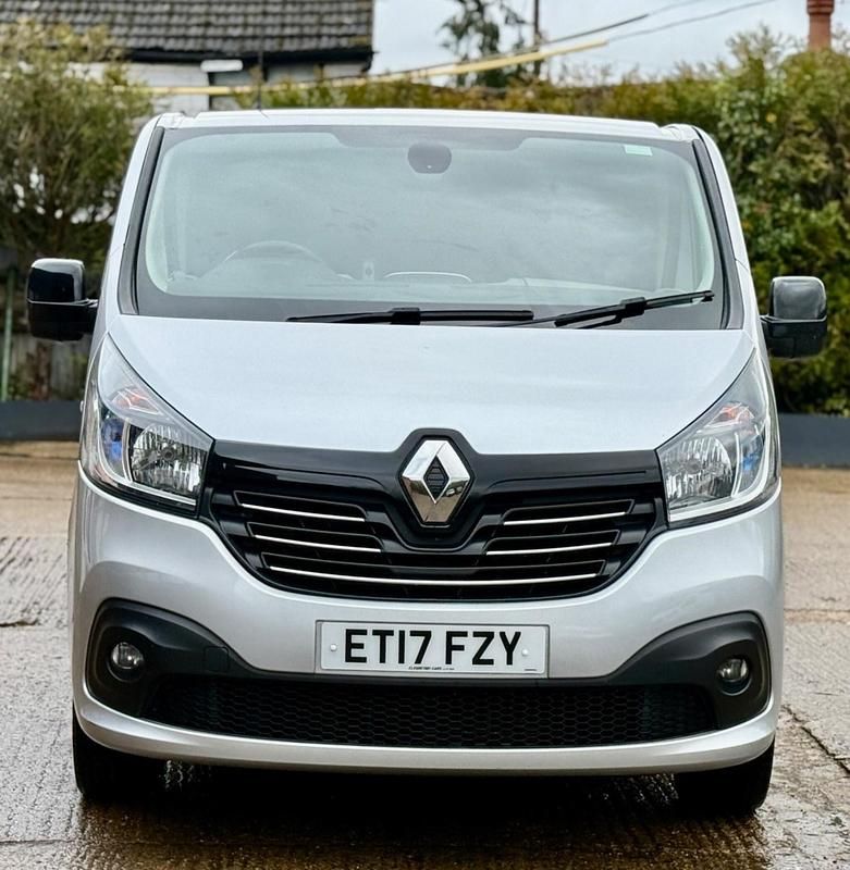 Used Renault Trafic 2017 Silver MPV