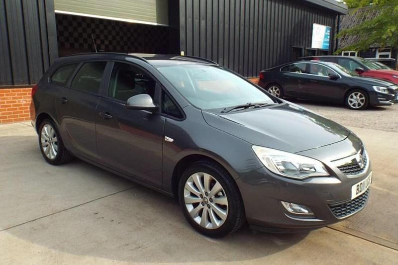 Grey Used 2011 Vauxhall Astra Estate | £3,695 (Fair price) - Image 1/1