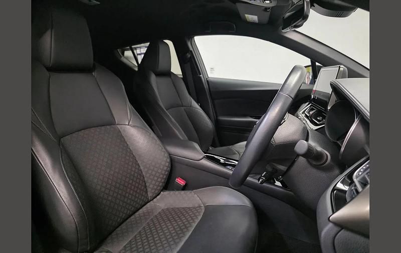 Used Toyota C-HR Design 120 HP (88 kW) 2023 Blue SUV