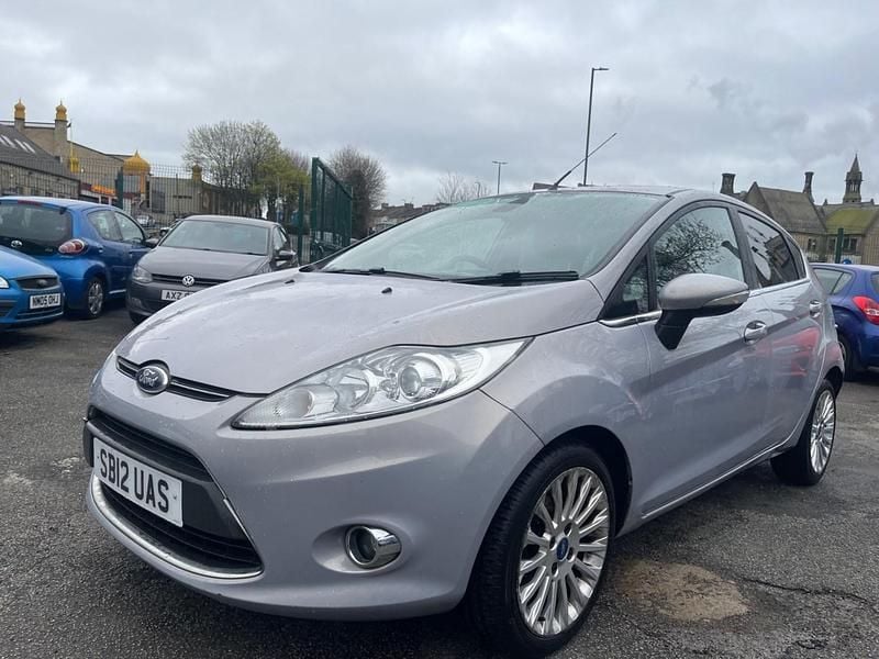 Used Ford Fiesta Titanium 96 HP (70 kW) 2012 Silver Hatchback