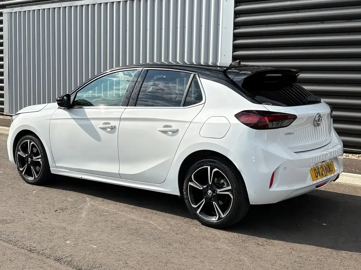 Used Vauxhall Corsa Elite 100 HP (73 kW) 2021 White Hatchback