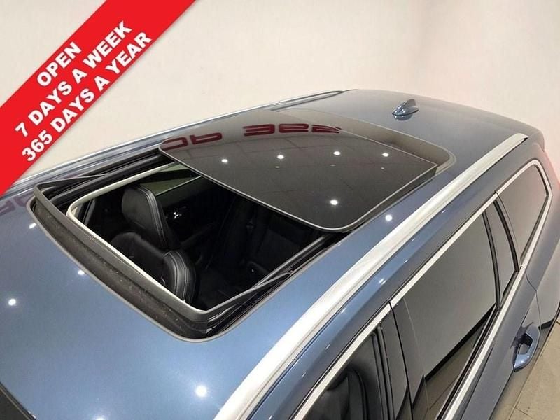 Used Volvo V60 Inscription 190 HP (139 kW) 2018 Blue Estate