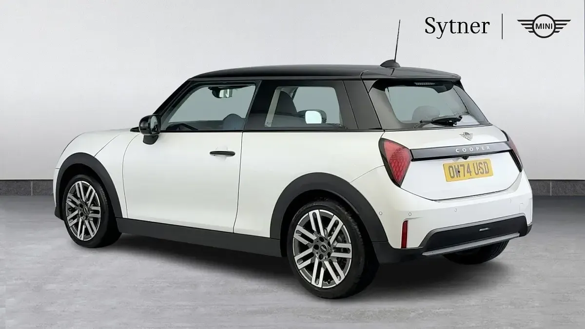 Used Mini Cooper Hatch 113 kW (154 HP) 2025 White Hatchback