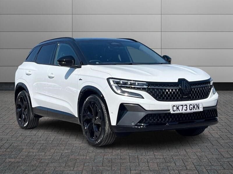 White Used 2023 Renault Austral Iconic Esprit Alpine SUV | £27,595 (Fair price) - Image 1/4