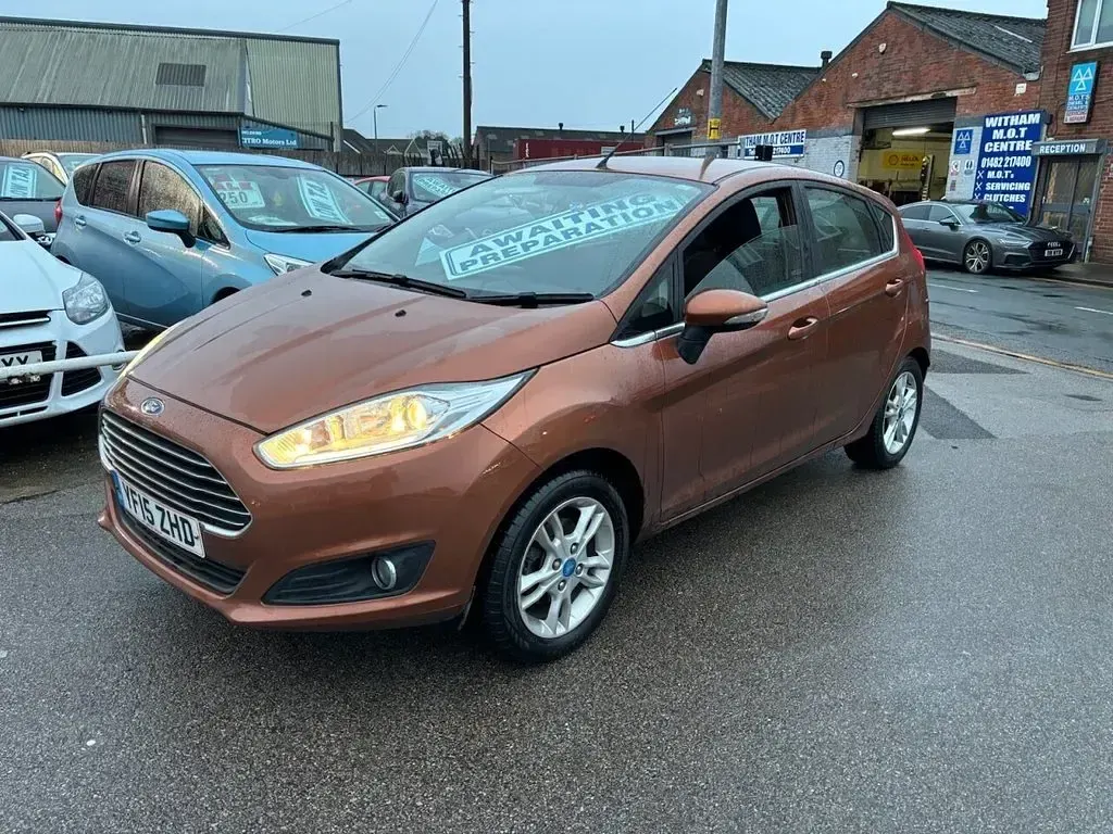 Used Ford Fiesta Zetec 82 HP (60 kW) 2015 Brown Hatchback