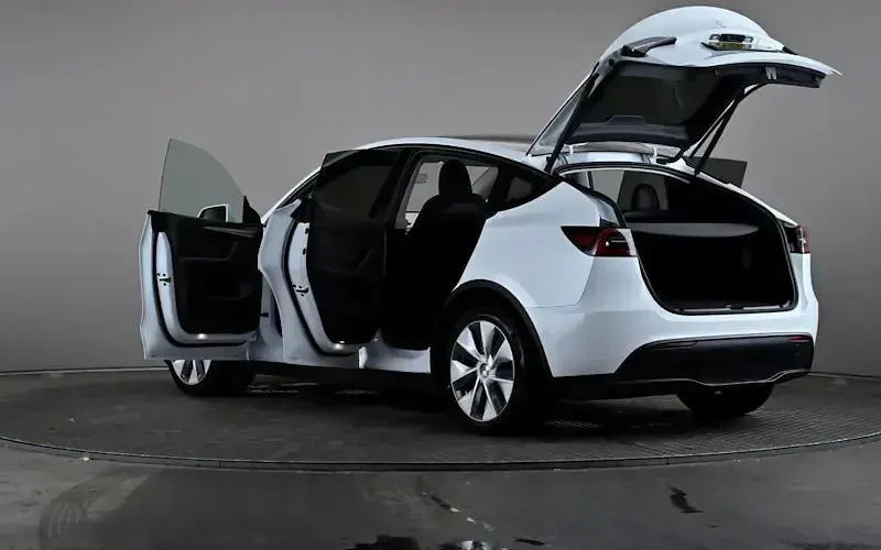 Used Tesla Model Y RWD 219 kW (299 HP) 2024 White SUV