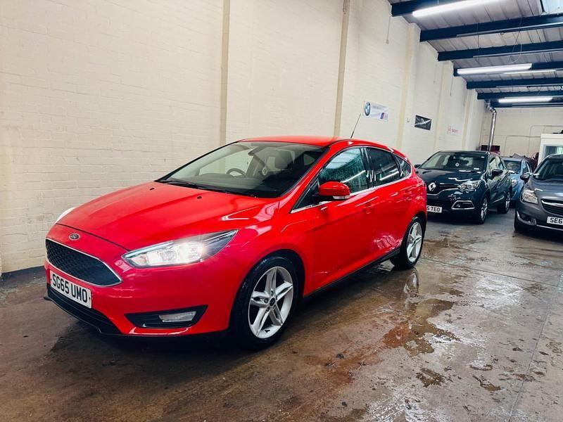 Used Ford Focus Zetec 120 HP (88 kW) 2014 Red Hatchback