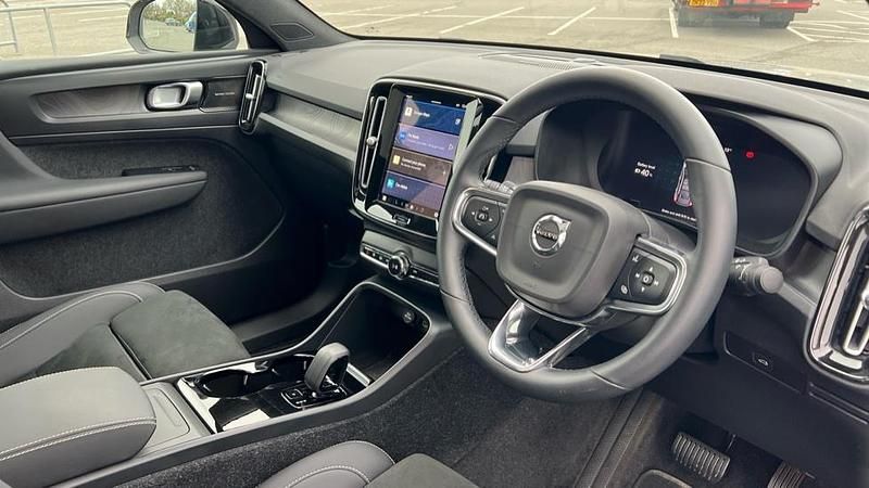 Used Volvo C40 Ultimate 169 kW (231 HP) 2022 Silver SUV