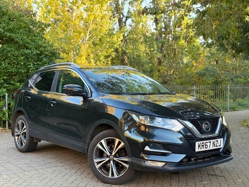 Black Used 2017 Nissan Qashqai N-Connecta SUV | £5,990 (Fair price) - Image 1/4
