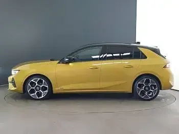 Second-hand Vauxhall Astra Ultimate 130 CP (95 kW) 2022 Galben Hatchback
