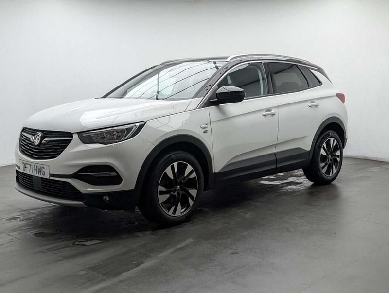 Used Vauxhall Grandland X Edition 131 HP (96 kW) 2021 White SUV