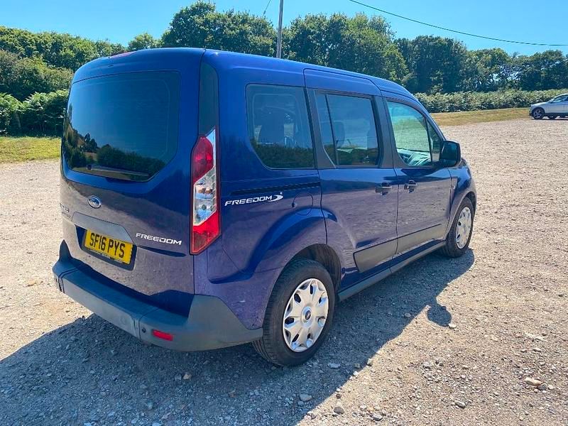 Used Ford Tourneo Connect 2016 Deep inpact blue MPV