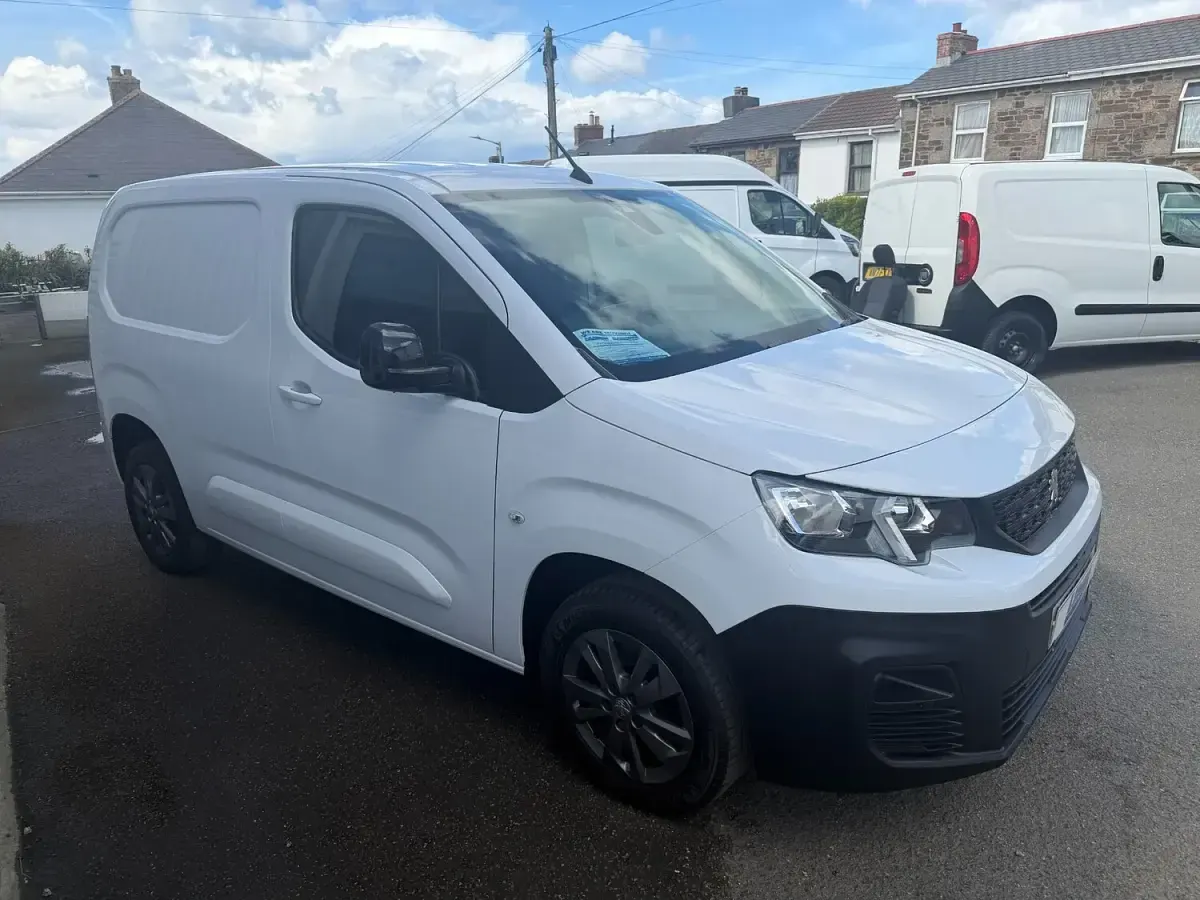 Used Peugeot Partner Premium 131 HP (96 kW) 2023 White MPV