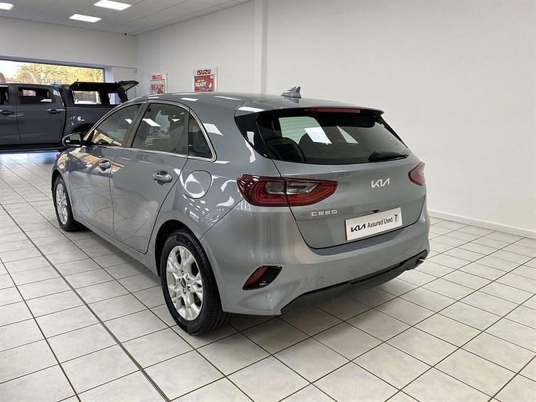 Używany Kia Ceed 2023 Srebrny Hatchback
