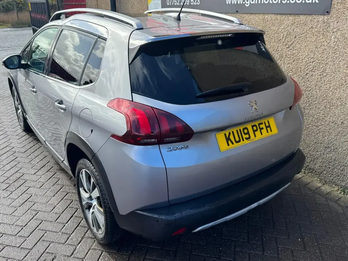 Begagnad Peugeot 2008 Allure Premium 2019 Grå SUV
