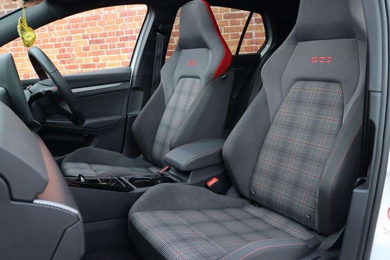 Used VW Golf VIII GTI 265 HP (194 kW) 2025 White Hatchback