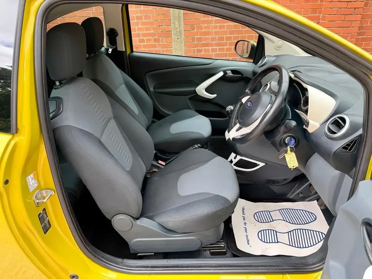 Used Ford Ka Zetec 69 HP (50 kW) 2014 Yellow Hatchback