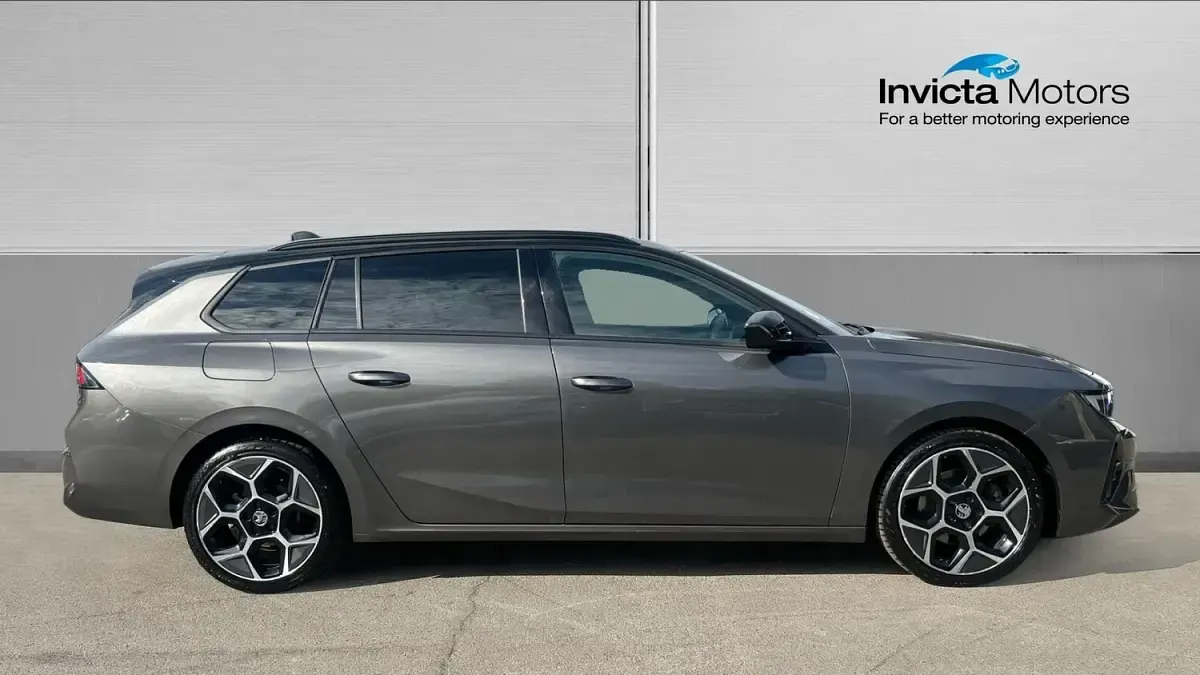 Used Vauxhall Astra Ultimate 130 HP (95 kW) 2024 Grey Estate