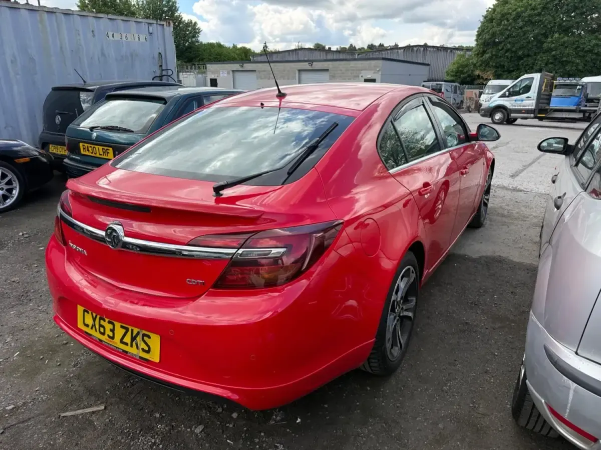 Używany Vauxhall Insignia Edition 2013 Czerwony Hatchback