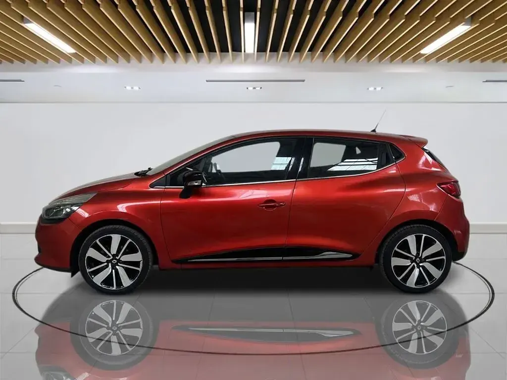 Used Renault Clio Dynamique 90 HP (66 kW) 2015 Red Hatchback
