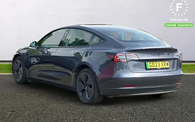 Begagnad Tesla Model 3 RWD 180 kW (245 HK) 2023 Grå Sedan