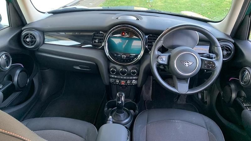 Used Mini Cooper Classic 134 HP (98 kW) 2023 Green Hatchback