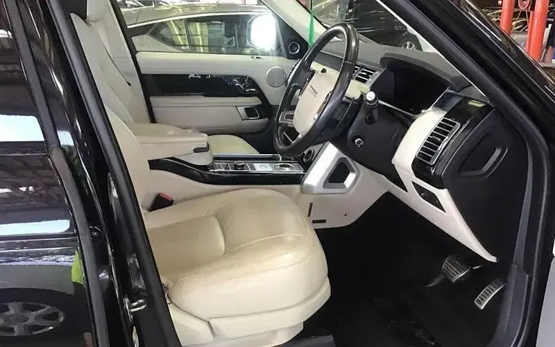 Used Land Rover Range Rover 275 HP (202 kW) 2019 Black SUV