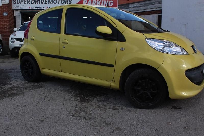 Gebraucht Peugeot 107 68 PS (50 kW) 2006 Gelb Kleinwagen