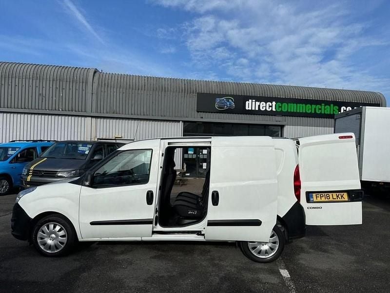 Used Vauxhall Combo 105 HP (77 kW) 2018 White Van