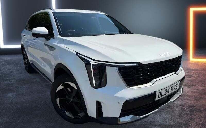 Used 2025 Kia Sorento 3 SUV | £39,900 (Fair price) - Image 1/4