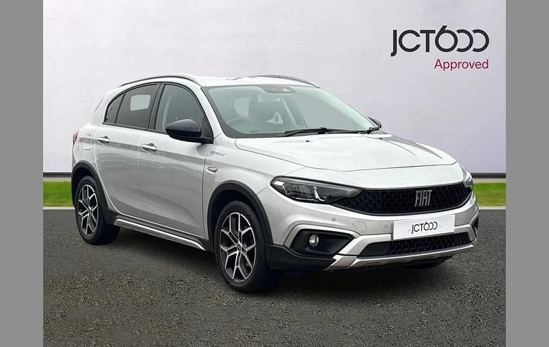 Used Fiat Tipo Cross 99 HP (72 kW) 2022 Silver Hatchback
