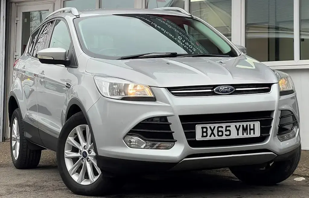 Usado Ford Kuga Titanium 180 CV (132 kW) 2015 Plateado SUV