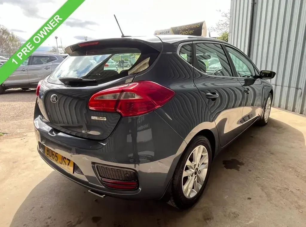 Używany Kia Ceed 134 KM (98 kW) 2015 Niebieski Hatchback