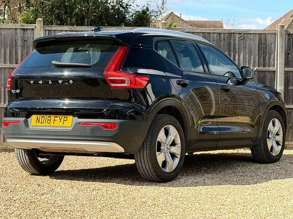 Used Volvo XC40 Momentum 2018 Black SUV