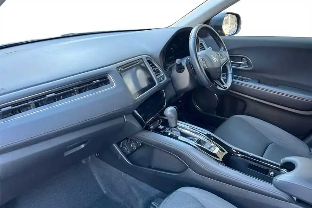 Used Honda HR-V SE 130 HP (95 kW) 2019 Black SUV
